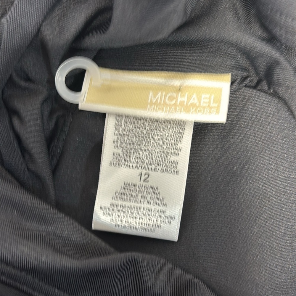 Michael Kors black
Stunning adjustable removable strap one piece swimsuit 12 - Picture 9 of 12
